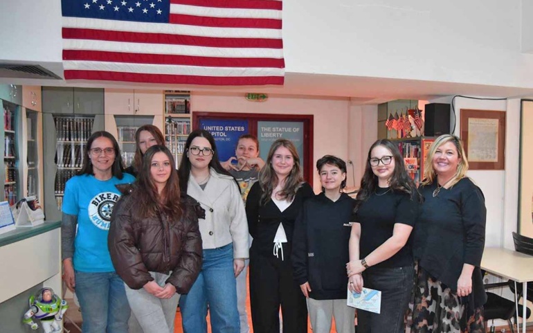 A VIII-a ediție a recitalului de poezie în limba engleză ’TeenPoetry” la Biblioteca judeţeană