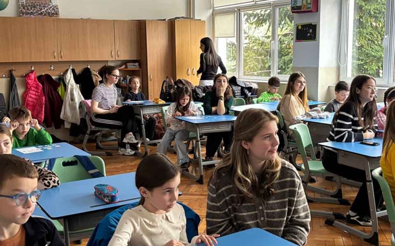 Proiectul interșcolar „Die Bienen”: elevi împreună pentru protecția albinelor