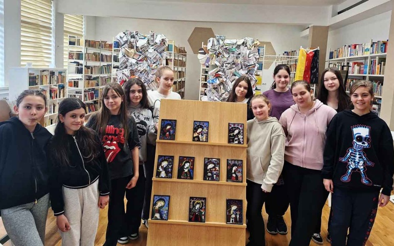 Pictura icoanelor pe sticlă – activitate tematică la CN Șincai