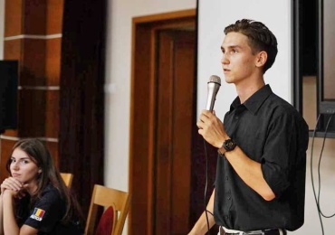 La CN „Gheorghe Șincai”, tabără de robotică, organizată de liceeni pentru elevi din tot județul